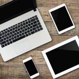 Laptop, Tablet und Smartphone für Computerschulungen und digitale Unterstützung